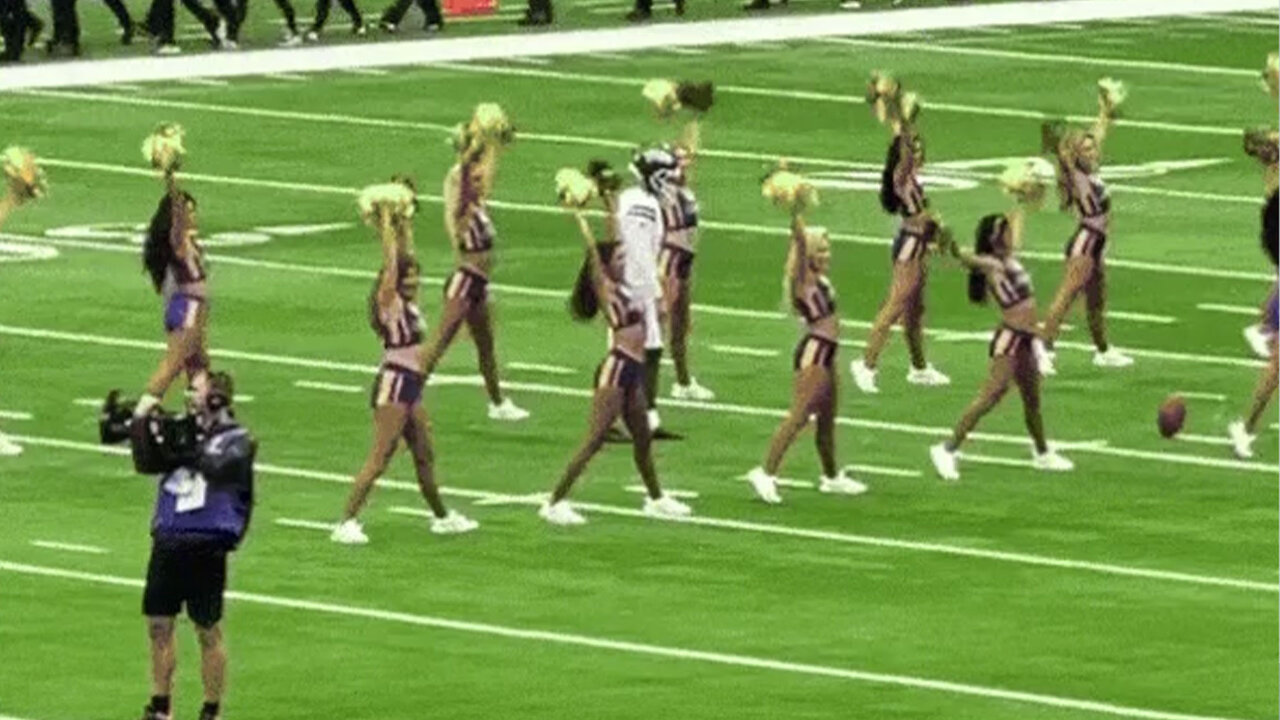 Jets kicker's pre-game warmups interrupted by Vikings cheerleaders in hilarious scene