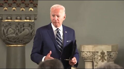 Biden Gets LOST Leaving The Stage