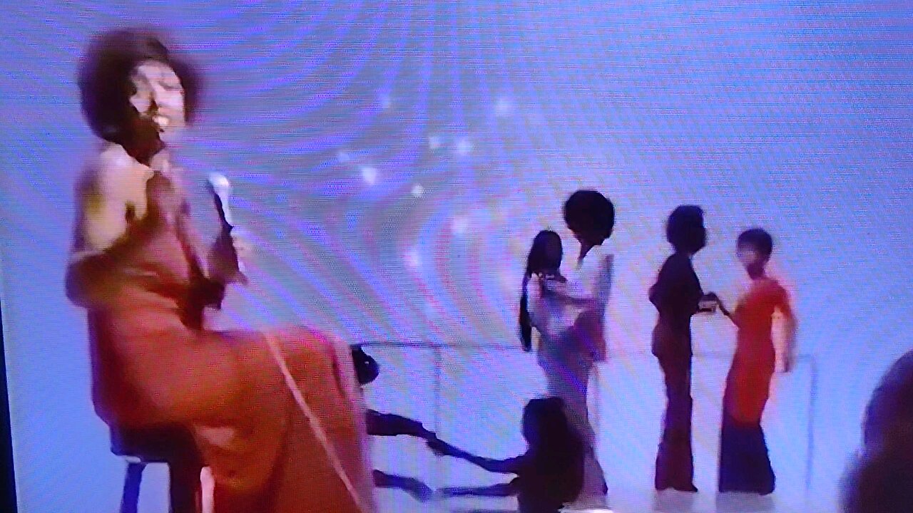 Dee Dee Bridgewater 1976 (Soul Train) Goin' Through The Motions