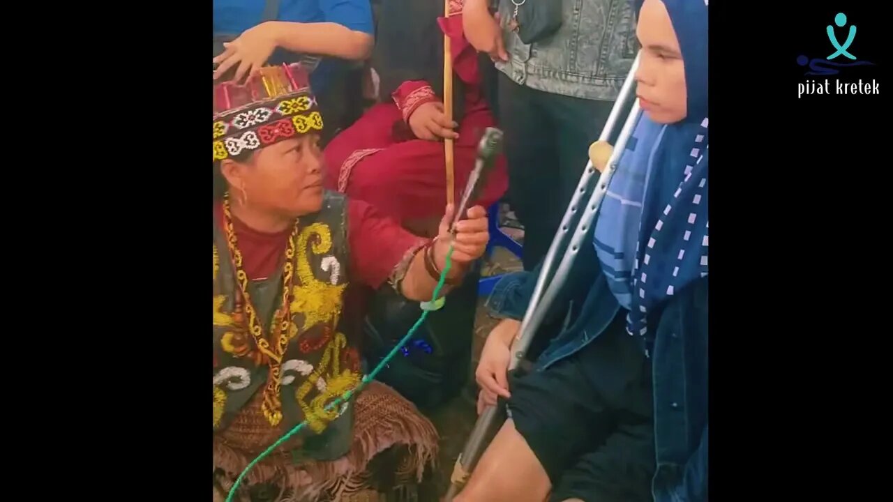 Pengobatan Ibu Ida Dayak, korban kecelakaan diobati Ibu Ida