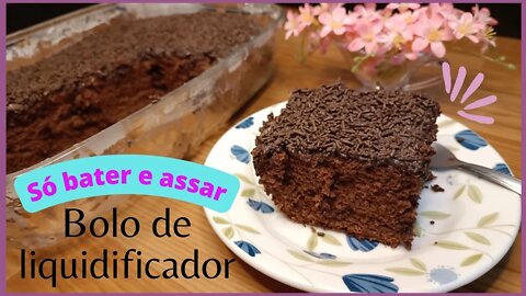 Bolo simples de liquidificador. Receita de minutos com gostinho de infância.