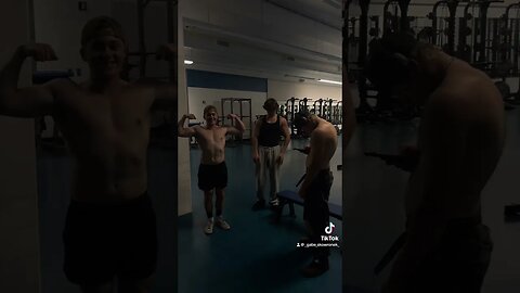 So cute #gym #chestday #legdayworkout #fitness #celebritygym #bodybuilding #sweatsession #motivation