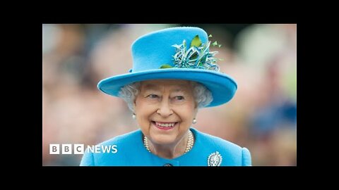 Unseen portrait of Queen Elizabeth II unveiled - BBC News