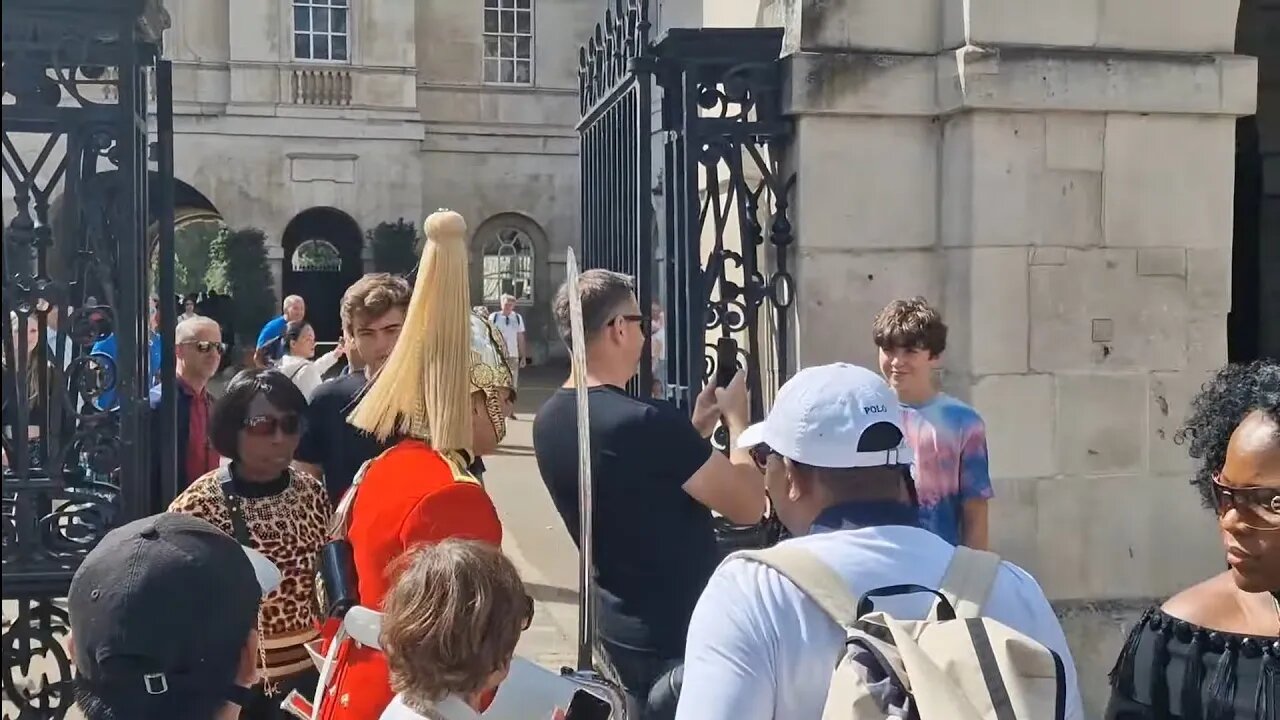 Tourist reaction to make way #horseguardsparade