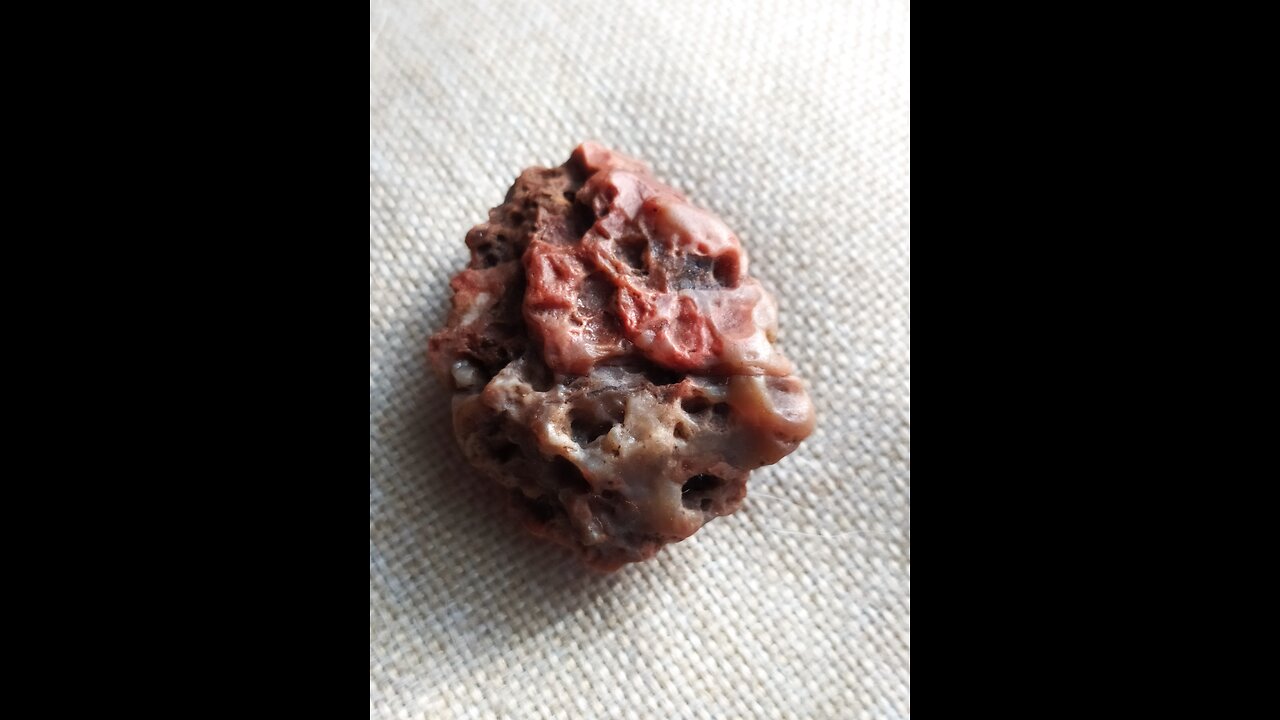 I found strange stone 😳
