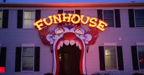 Elles FREAKY FUNHOUSE 1