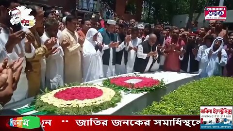 জাতির জনকের সমাধিস্থলে শ্রদ্ধা নিবেদন সহ কবর জেয়ারত করলেন গাজীপুরের নবনির্বাচিত মেয়র জায়েদা খ