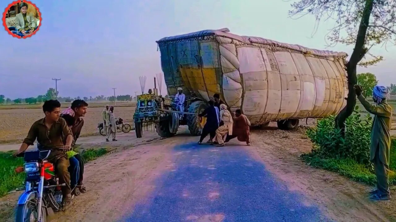 Dangerous Tractor Stunt #tractor #tractorvideo #jcb #cr7