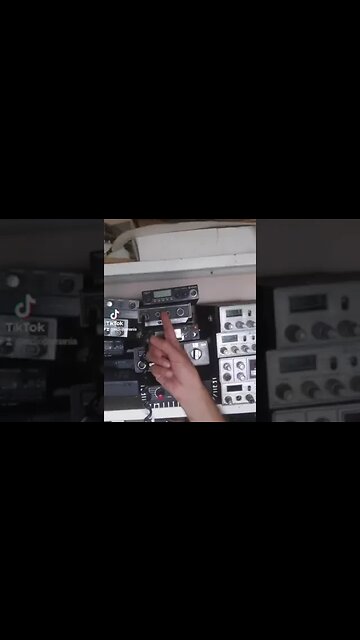 Quem sabe o modelo deste rádio px aí