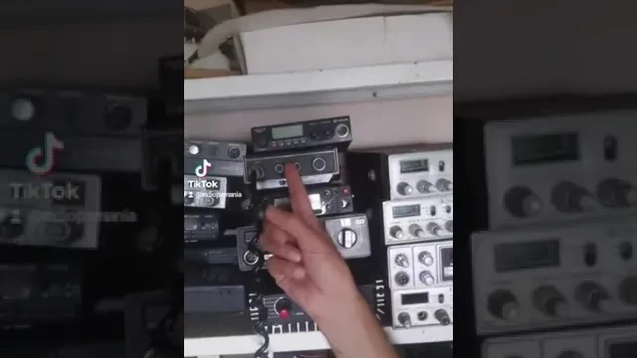 Quem sabe o modelo deste rádio px aí