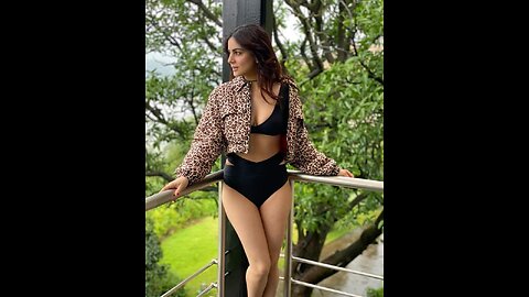 Shraddha Arya navel show ❤💗❤️💋