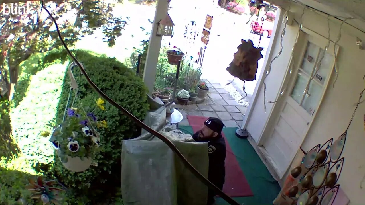 2_WEST_FLOODLIGHT_VIDEO_CAM_2023-04-26T11_47_08-0400.mp4