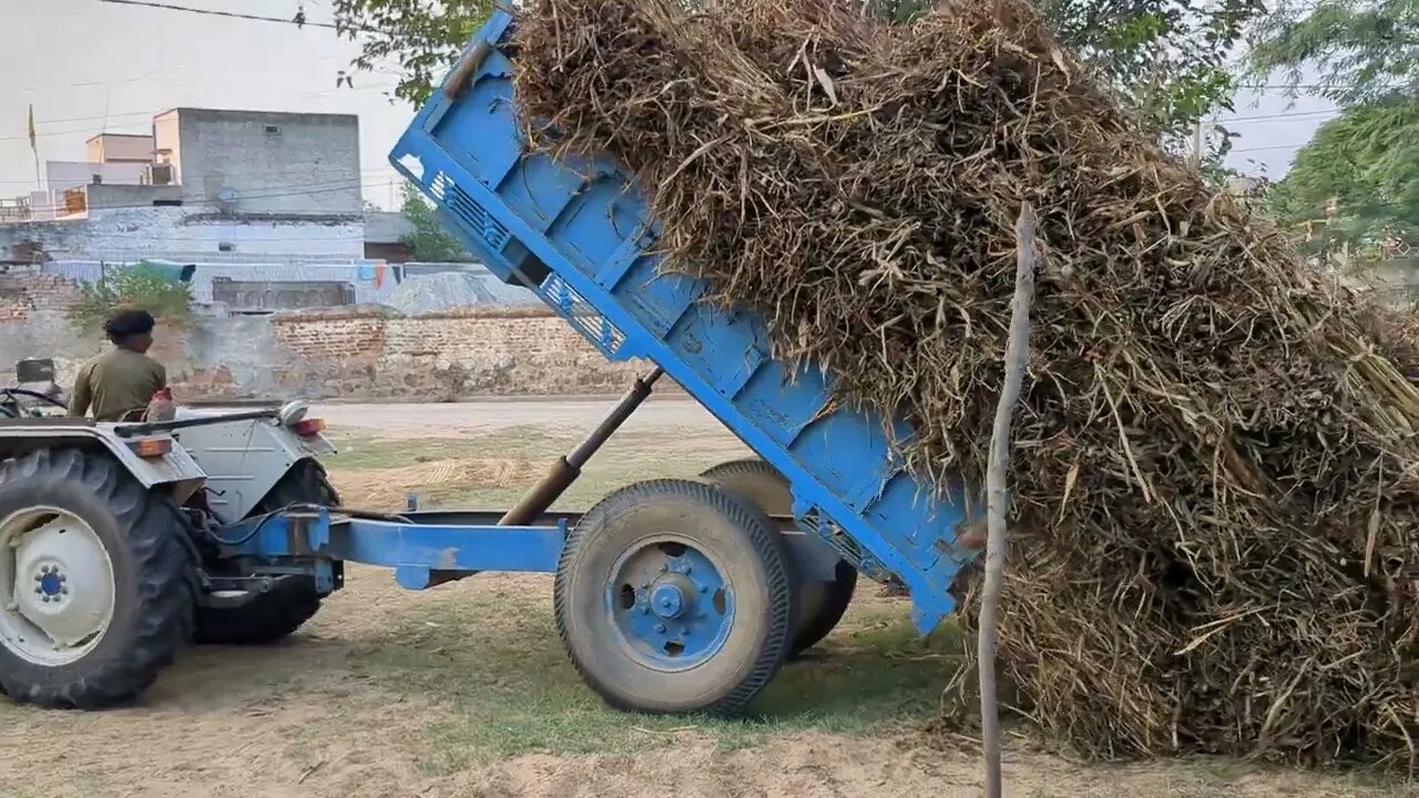 Farmtrac Tractor Old Model | ट्रैक्टर-ट्रॉली पलटने से बच गया
