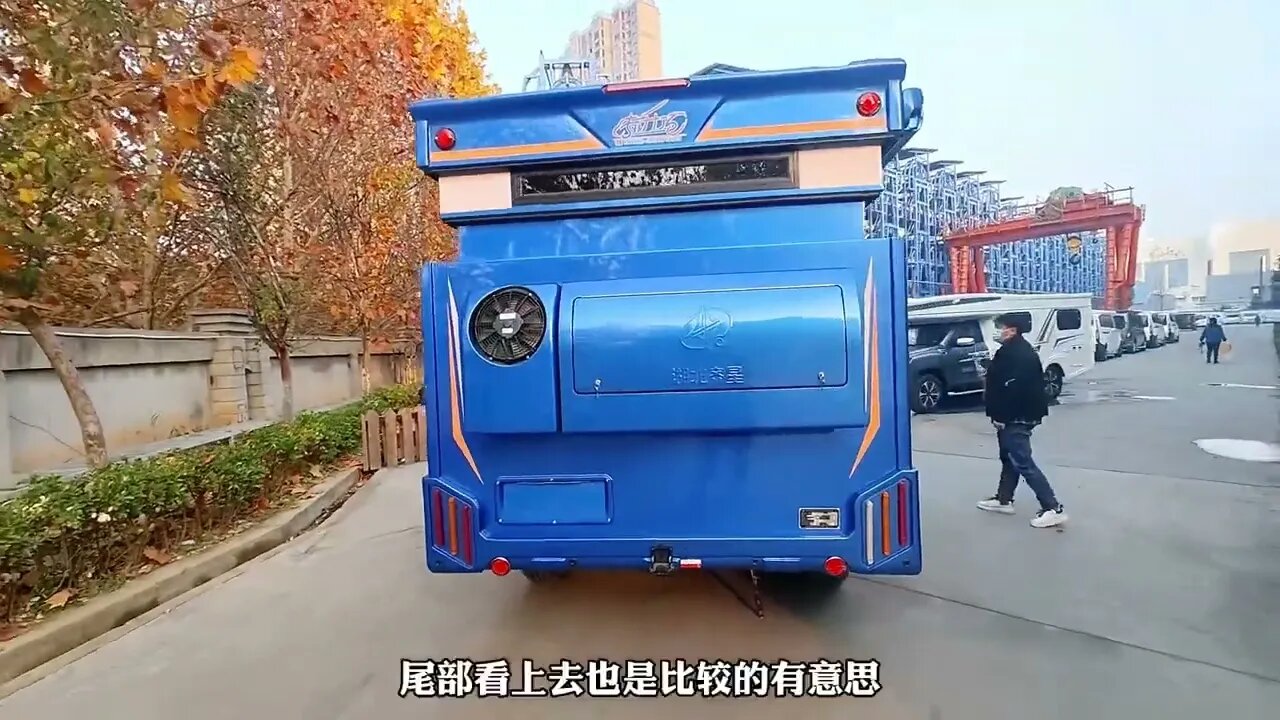 全新一代硬升顶四驱房车交付,车高只有2米2,配独立卫生间能洗澡@868rvexpress7