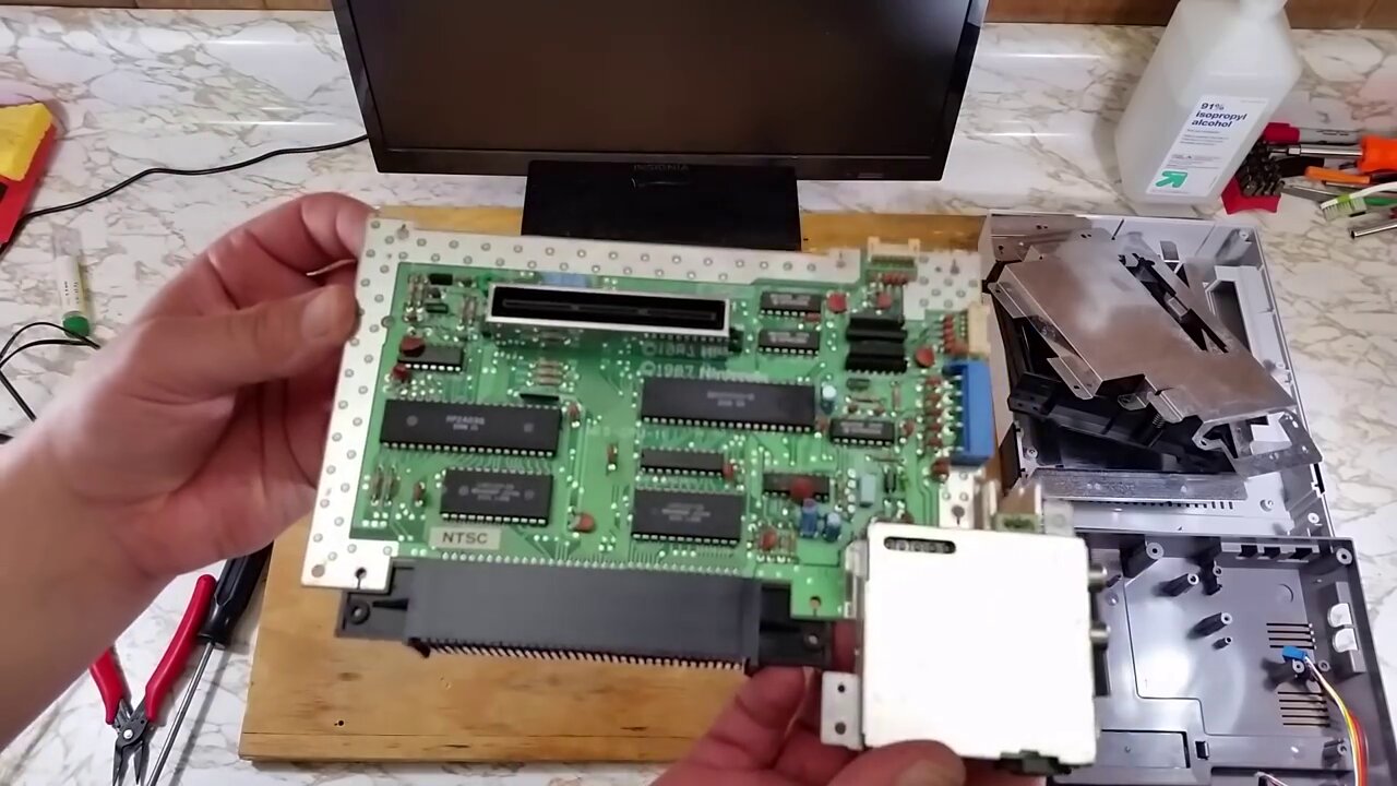 Cleaning and replacing the 72 pin connector in an original NES