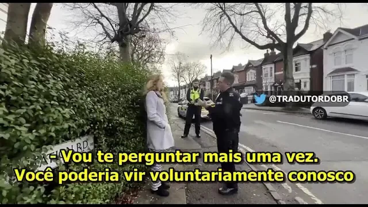 MULHER BRITÂNICA É PRESA POR REZAR EM FRENTE A UMA CLÍNICA DE ABORTO