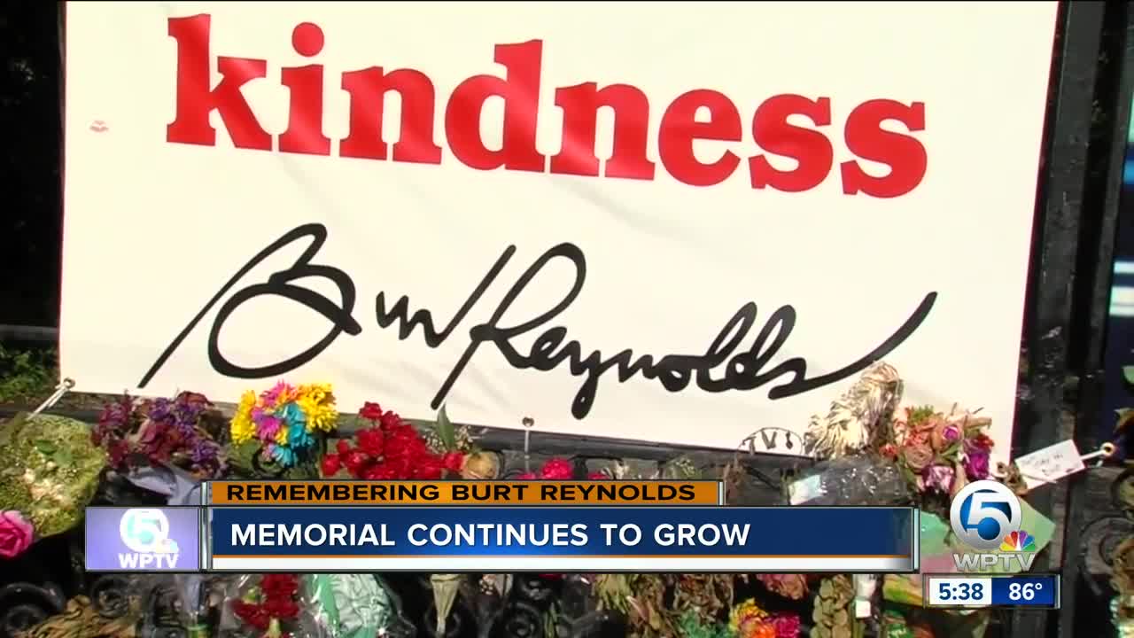 Memorial to Burt Reynolds continues to grow