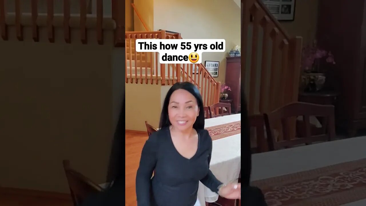 This how 55 yrs old dance😃