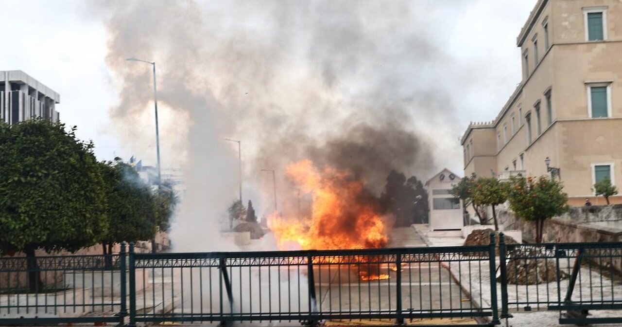 Βίντεο από τα επεισόδια στο συλλαλητήριο για τα Τεμπη