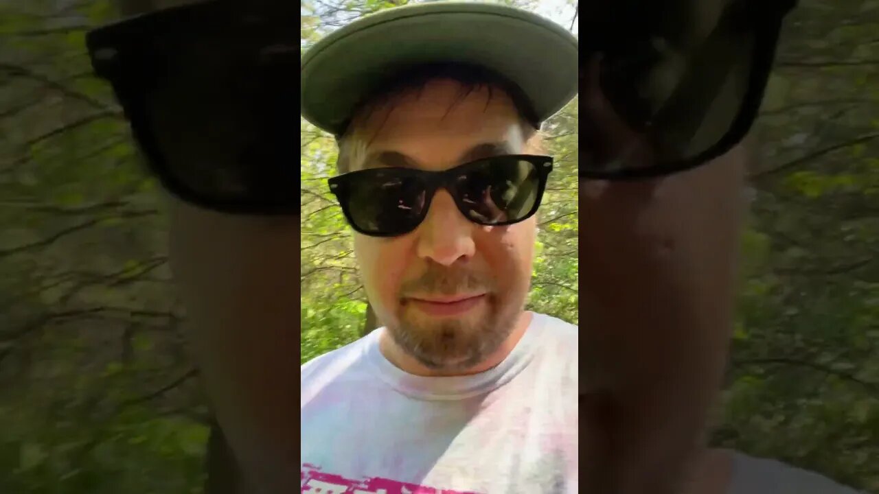 What does this Tupac t-shirt say? 🧧 (Dumb 🇺🇸?) 🤣