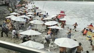 Freak wave catches beachgoers by surprise and causes chaos