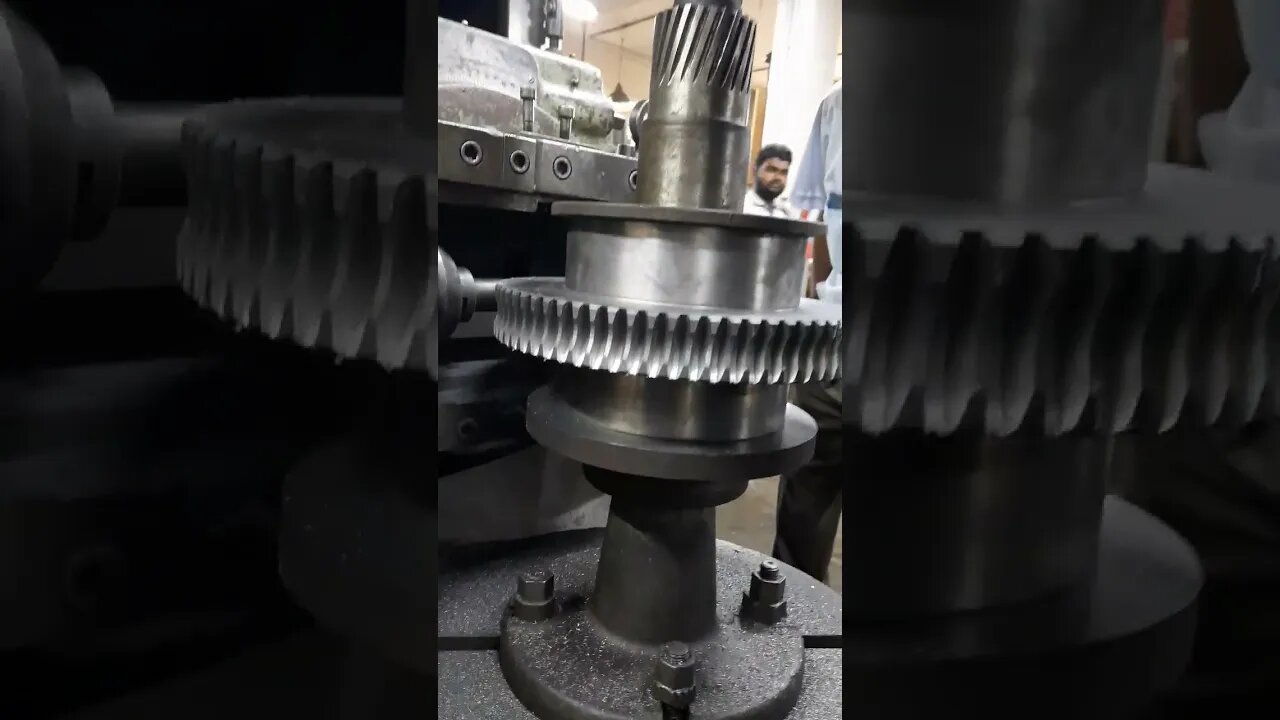 Worms Gear Manufacturing Methods on Hobbing Machine #amazing #machinery #shortsvideo #shorts