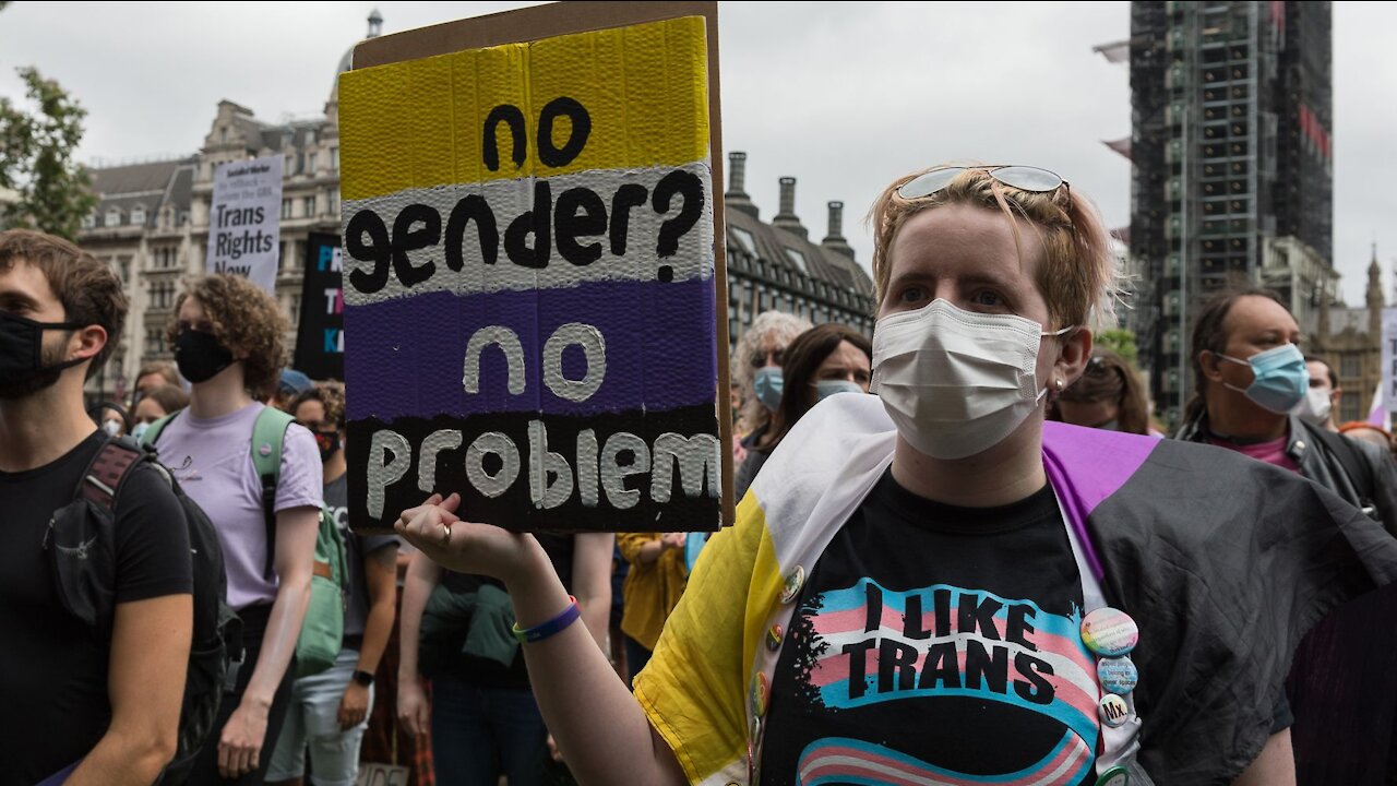 A non-binary Bond? Licensed to bore you to death?