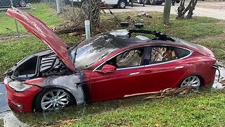 Shocking! Look What Happens to ELECTRIC Vehicles in a Hurricane!