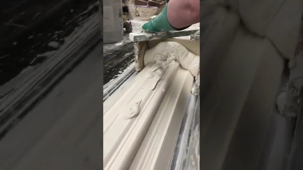 Can anyone explain what’s happening