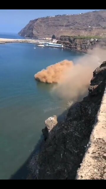 La Palma Landslide into the Atlantic 1/2