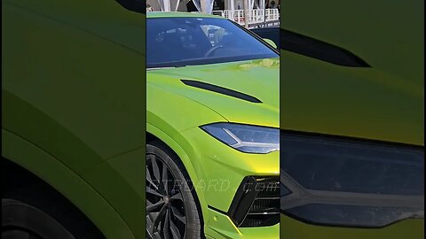 Two different green Lamborghino Urus Performante #lambo #lamborghini #urus #lamborghiniurus #lambo