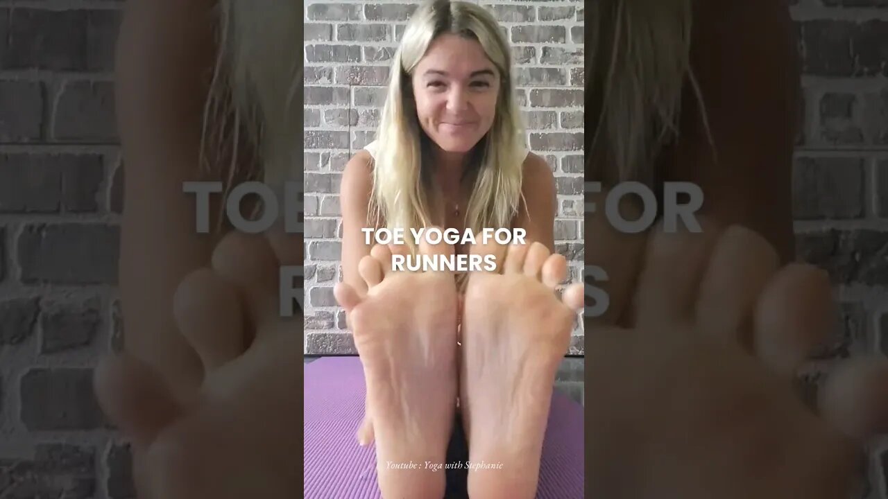 Toe Stretch for Runners #yoga #runnerstretch #toestretch #feetlove #yogawithstephanie