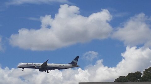 Embraer 195 PR-AYN na aproximação final antes de pousar em Manaus vindo de Santarém e Belém