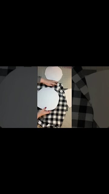 How to Make a Dollar Tree Snowman | #shorts #julieswreathboutique #dollartreecrafts