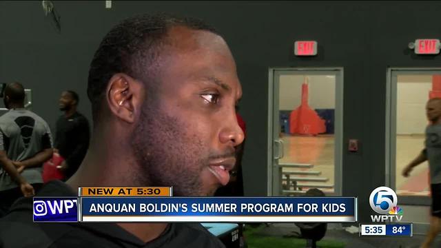 NFL star Anquan Boldin hosts youth summer camp