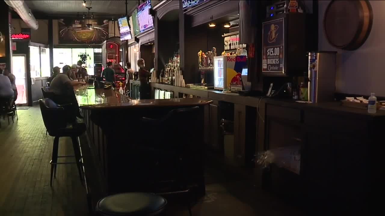 Bars and restaurants coping with estimated financial loss with new alcohol cutoff time