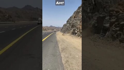 अब आया ऊट पहाड़ के नीचे