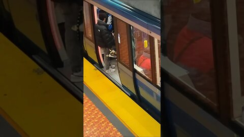 Metro ready departure #viralvideo #metro