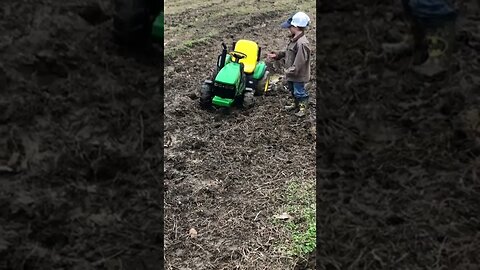 Willis gets his tractor stuck! #tractor #johndeere #kubota #cattle #ranching #stuck #farmkids