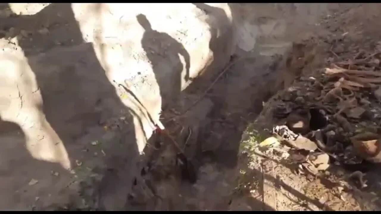 Russian soldiers found the remains of Soviet soldier while digging trenches in Nova Khakovka