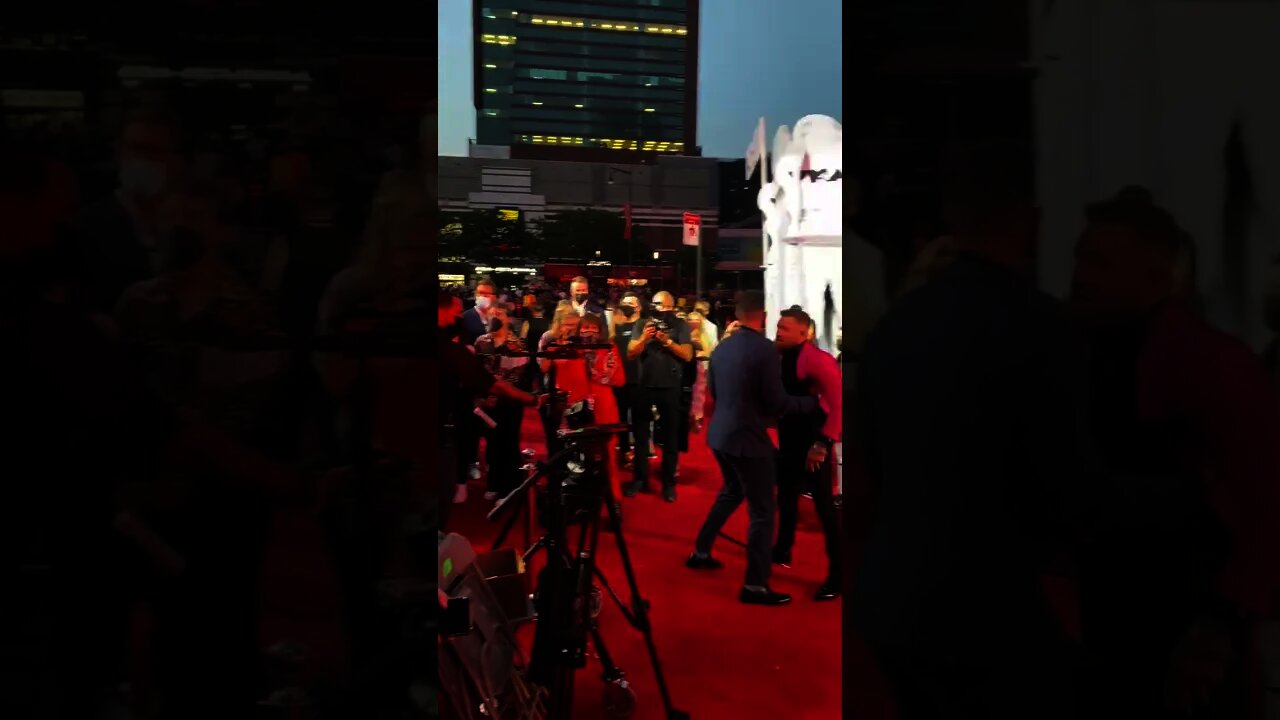 Conor McGregor throws a drink at Machine Gun Kelly on the VMAs red carpet