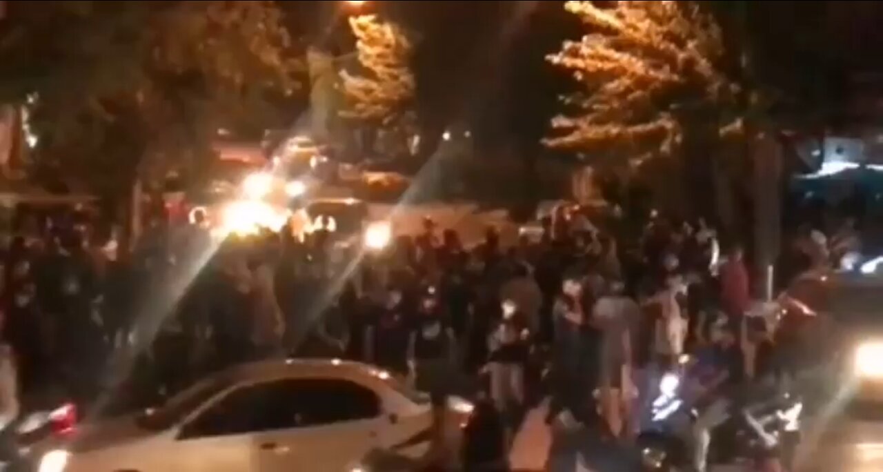 All Iranian people going to protest for freedom