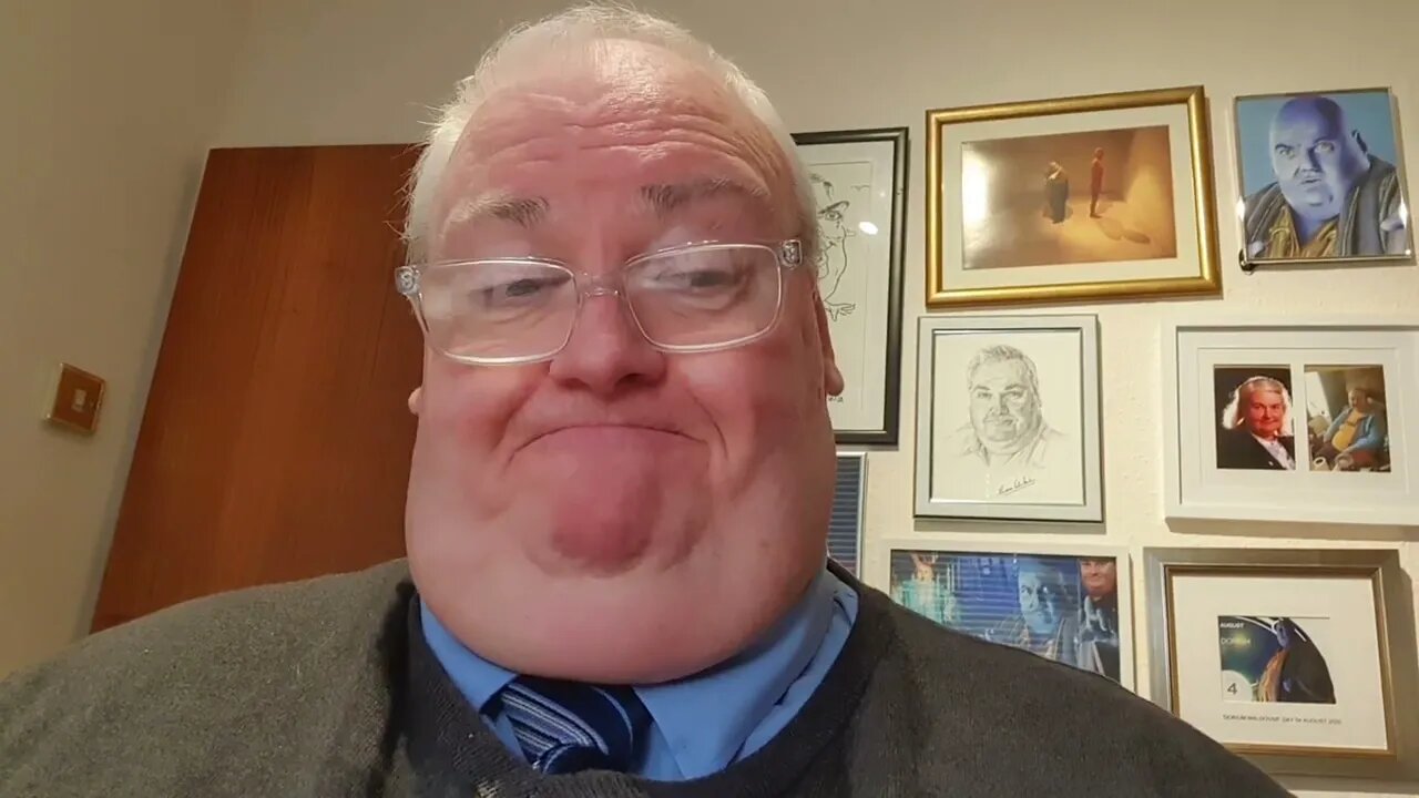 SIMON SAYS: SCI-FI VLOGS: "SPACE JUNK"