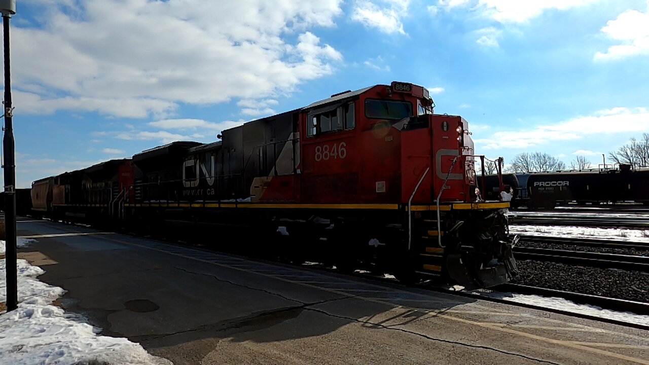 CN 8846 & CN 8962 Engines Manifest Train Westbound In Ontario