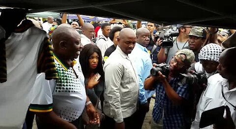 Ramaphosa goes shopping at ANC conference (Rjb)