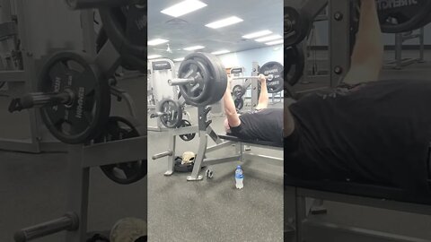 Bid Bench Friday. crazy 🤪 old man going for 425lbs.