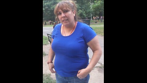 Luodong Massages Mature Mexican Woman In Blue Shirt At The Park