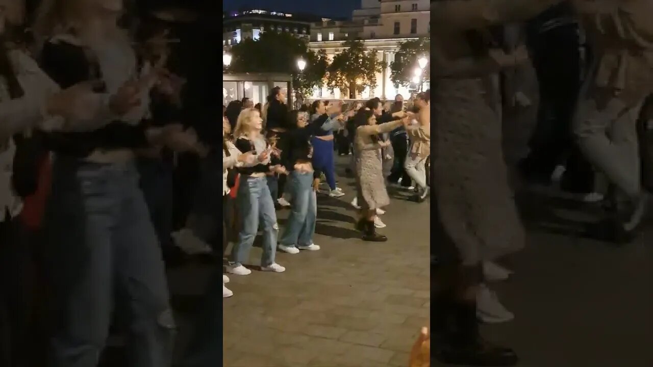 Mass dancing in trafalgar Square to Justin Bieber #london