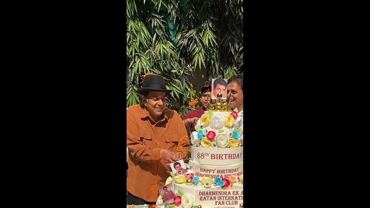 Dharmendra ji celebrating his 88th birthday 🎂🎈 with Son Sunny Deol's #viral #dharmendra #sunnydeol