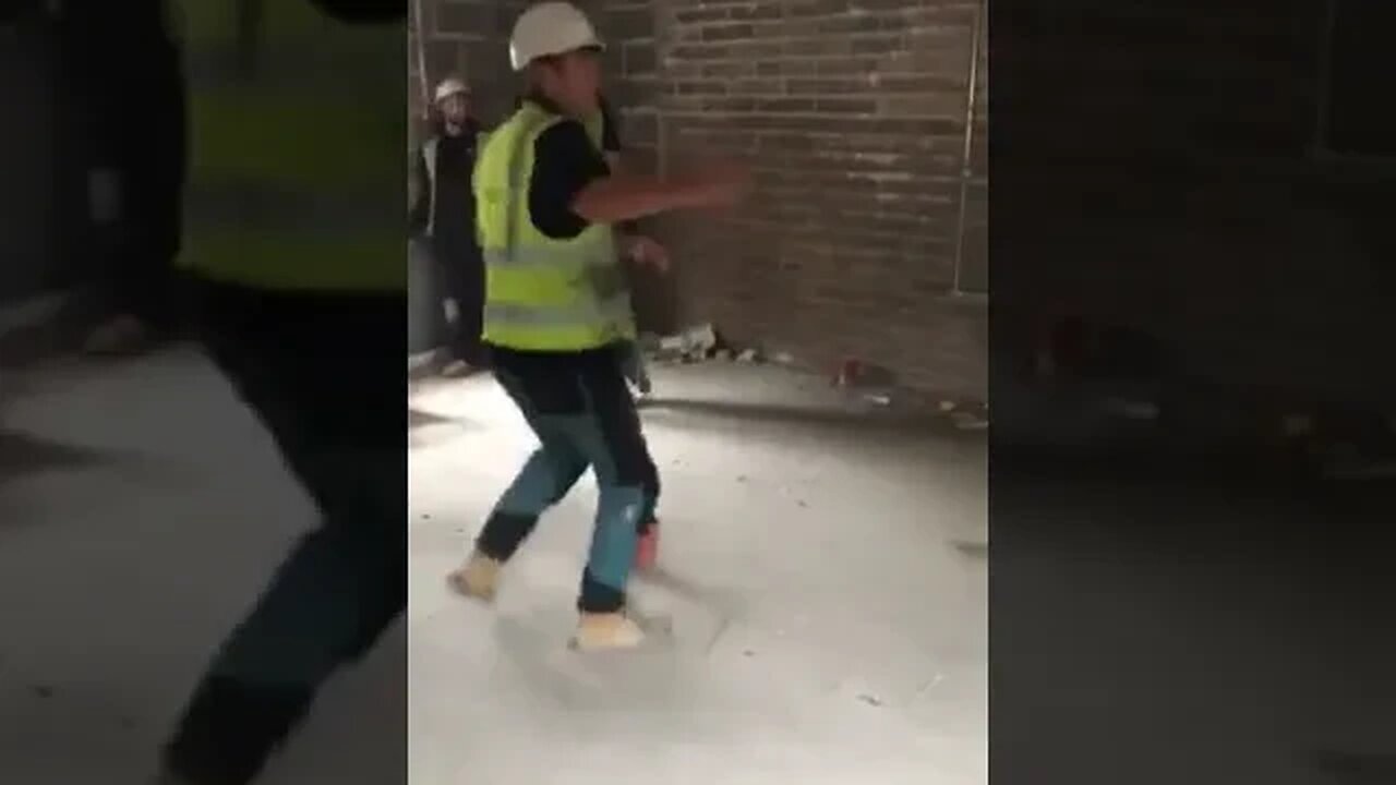 Construction Worker PRANK 😂